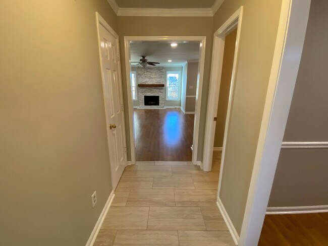 Building Photo - 2 Bedroom 2.5 Bath Townhome in Great Marietta Location w/ a Unfinished Basement