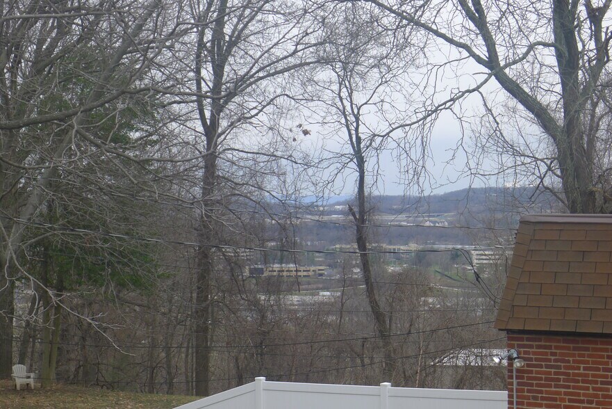 Building Photo - 278 Valley View Road