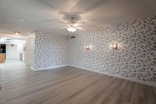 Building Photo - 5185 E Sun Valley Dr