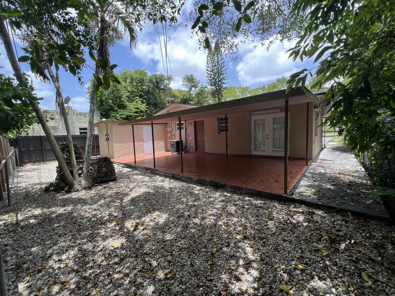 Building Photo - 3534 SW 11th St