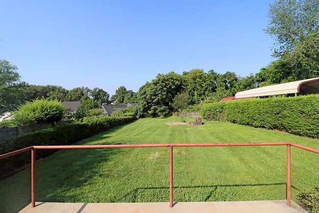 Building Photo - One Level City Living With Large Yard