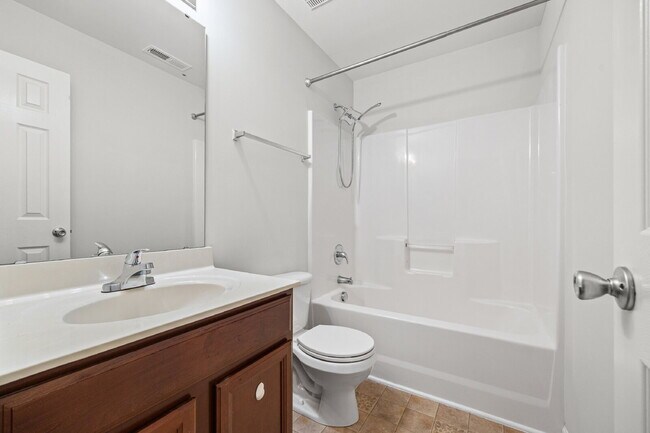 Building Photo - 4 bed/2.5 bath in Matthews - 1st Month's Rent only $1000!
