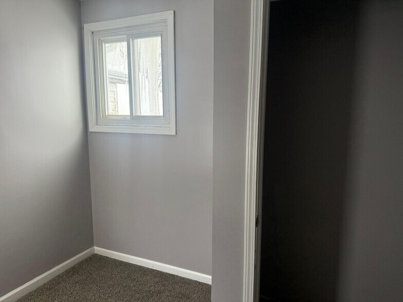 Building Photo - 909 West Ave