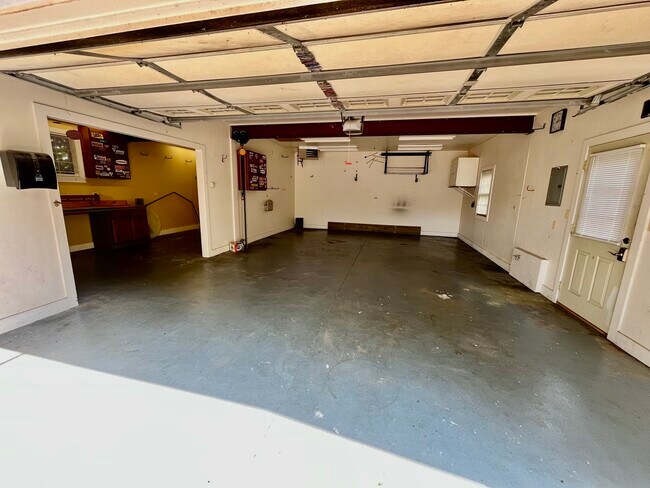 Building Photo - 241 W Van Buren Ave