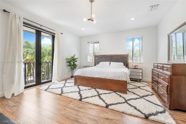 Building Photo - 3421 SW 13th Terrace