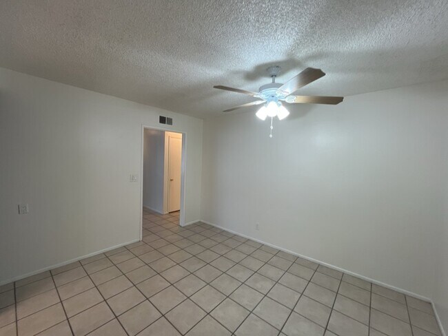 Building Photo - 2722 Kline Cir