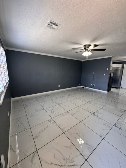 Building Photo - 7932 NW Crossland Cir