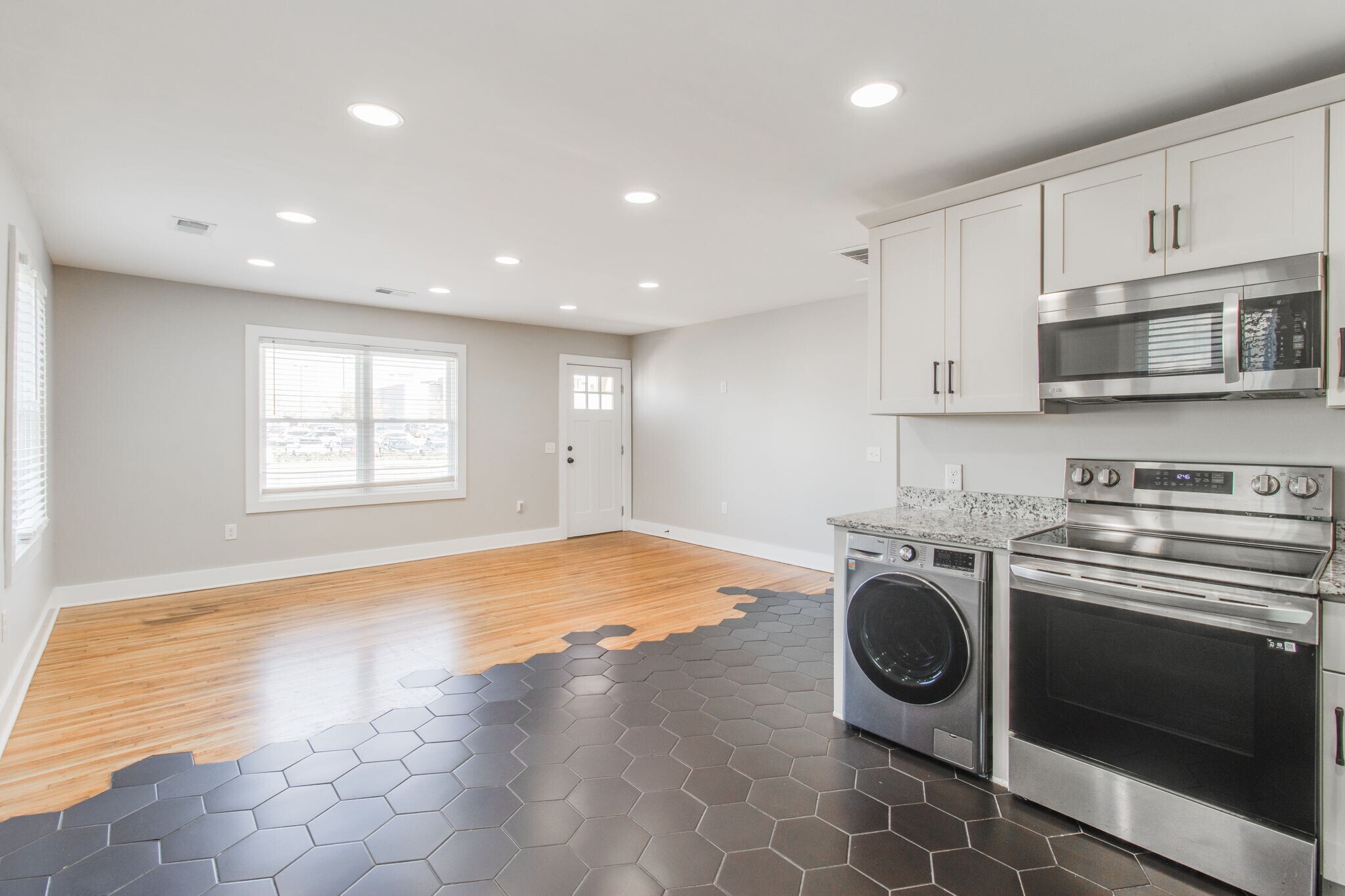 Building Photo - 2311 Bull St