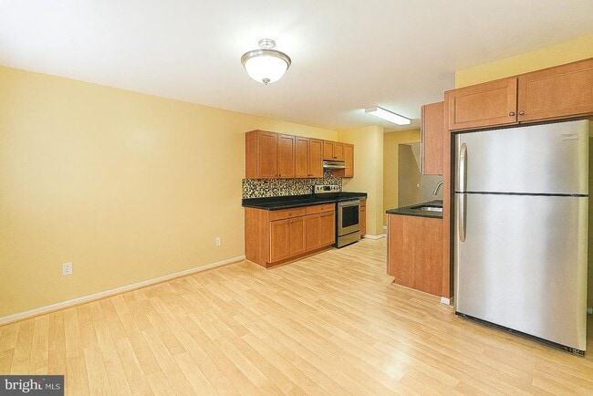 Building Photo - 8207 Stationhouse Ct