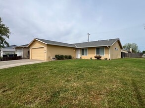 Building Photo - 4 Bedroom, 2 Bath Single Story Corner Lot Home in Rancho Cordova