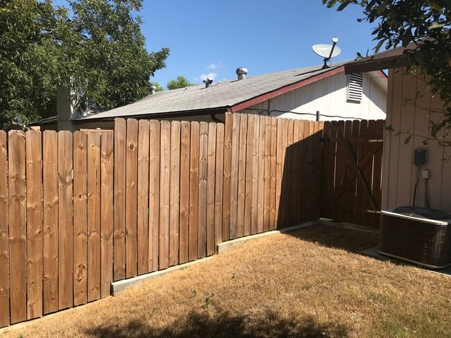 Building Photo - COMING SOON! 3 Bed / 2 Bath – Updated Home with Fireplace & Shaded Backyard