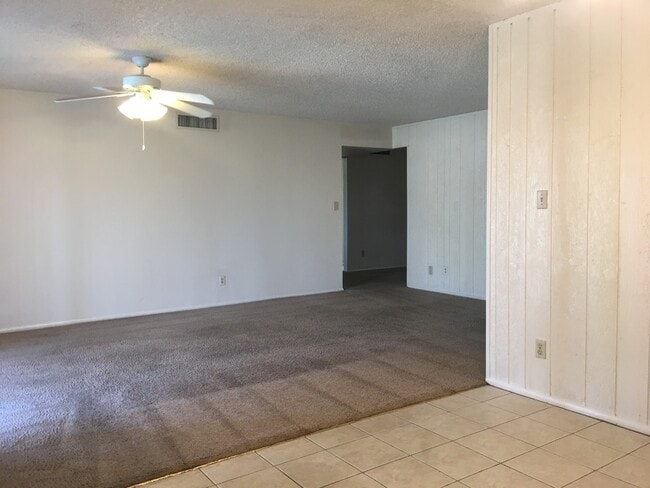 Building Photo - Tempe 4 Bed/ 2 Bath Single Story with Pool and Full Pool Service