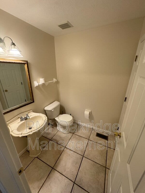 Building Photo - 749 Charlton Ct