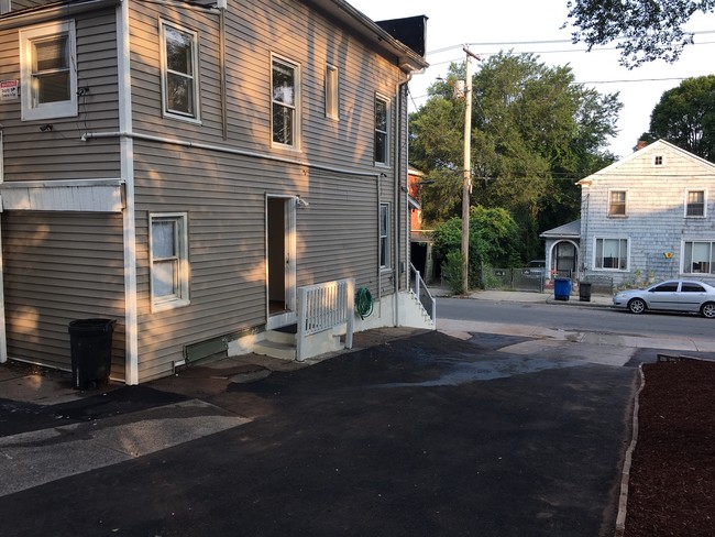 Building Photo - 86 Adeline St