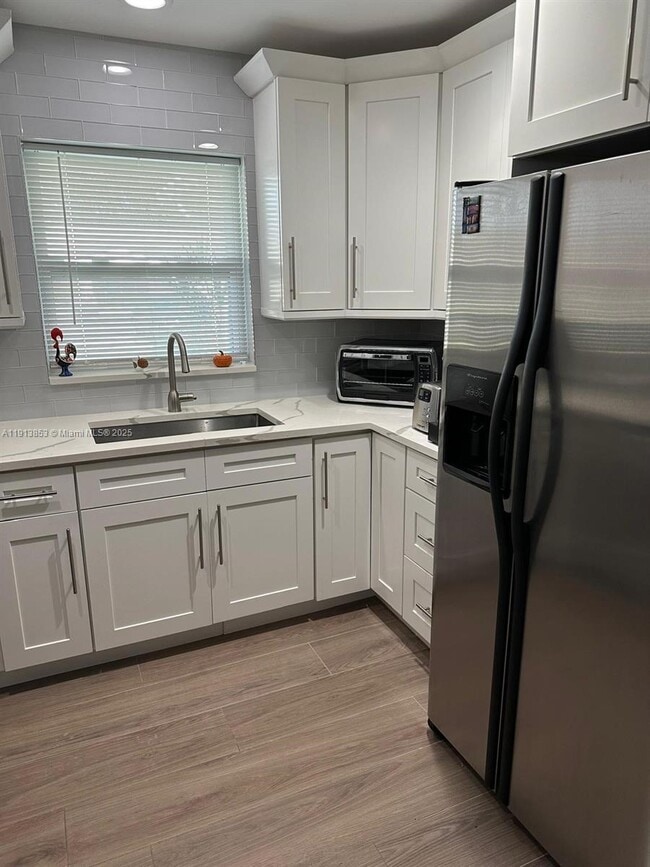 Building Photo - 5169 Lakefront Blvd