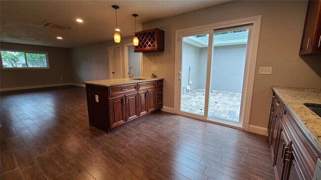 Building Photo - 1718 Cardinal Dr
