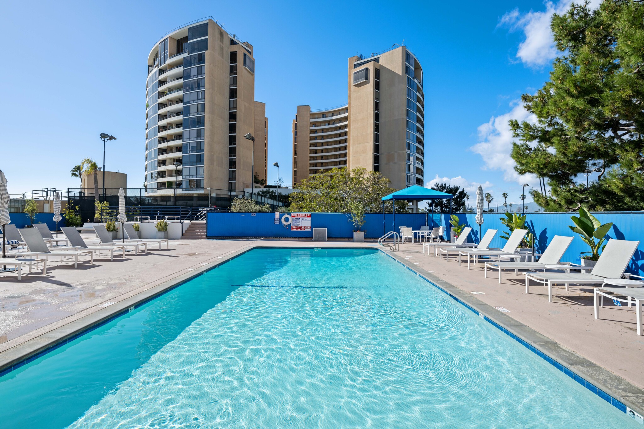24 security resort style condominium - 4316 Marina City Dr