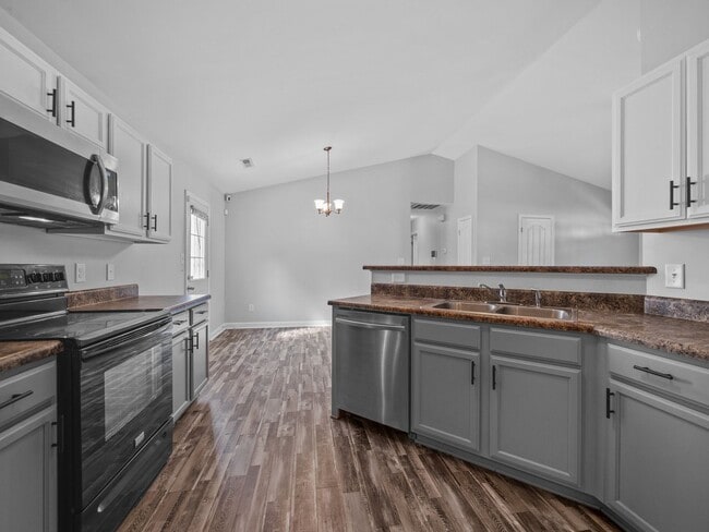Building Photo - Welcome to Woodbury Farm!