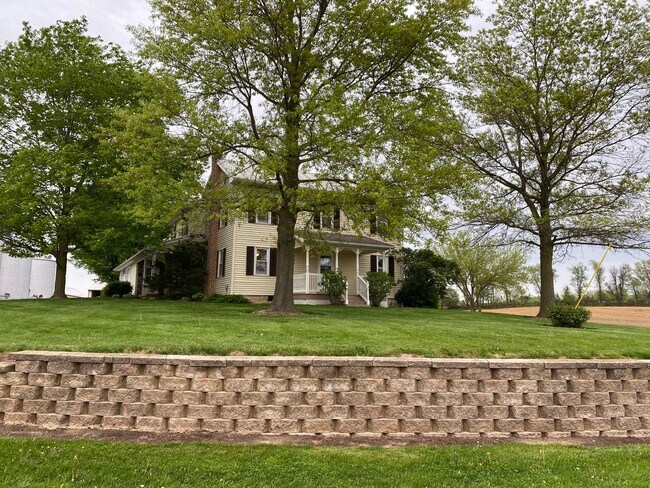 Building Photo - Coming soon! 4 Bedroom Farmhouse for Rent in Shippensburg
