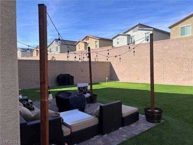 Building Photo - 10748 Wild Poppy Ave
