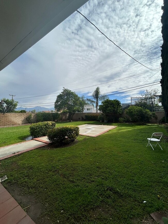 Building Photo - 852 Glenwick Ave