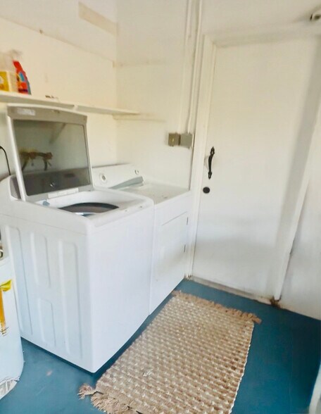 Building Photo - 2932 NW 10th Ave