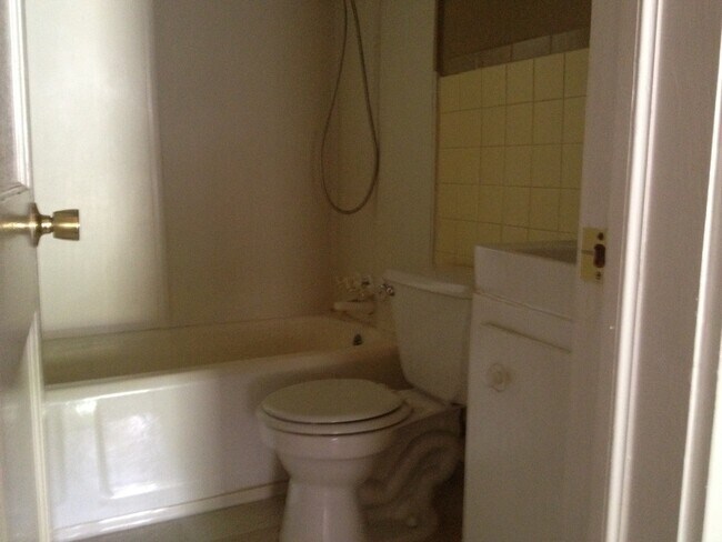 Building Photo - 2205 Camille Dr