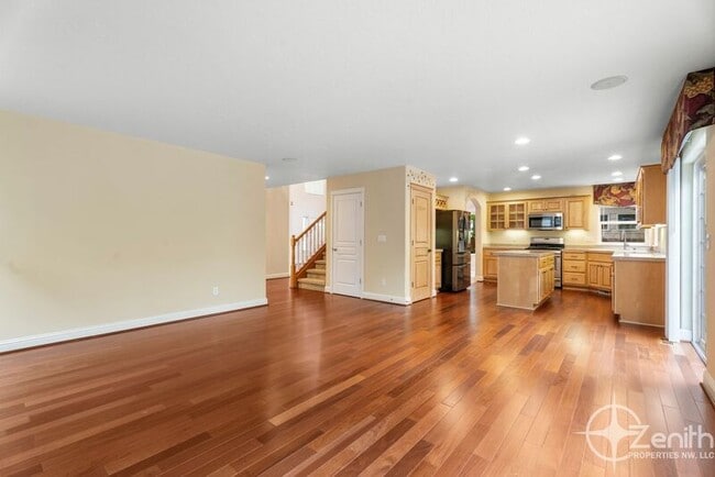 Building Photo - 2903 NE 184th Ave