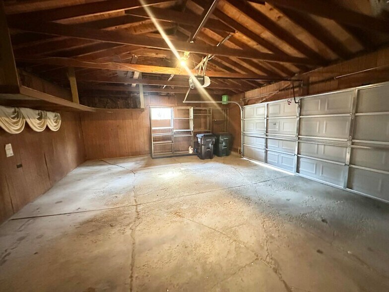 Building Photo - 2330 S Brookside Pky