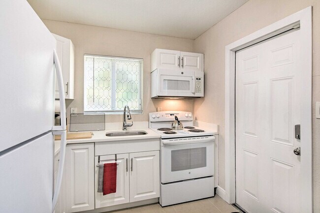 Building Photo - 441 NW 7th Terrace