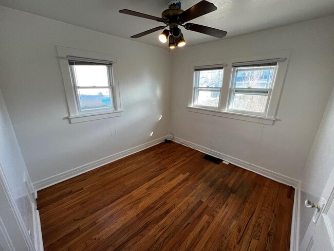 Building Photo - 2114 S Washington St