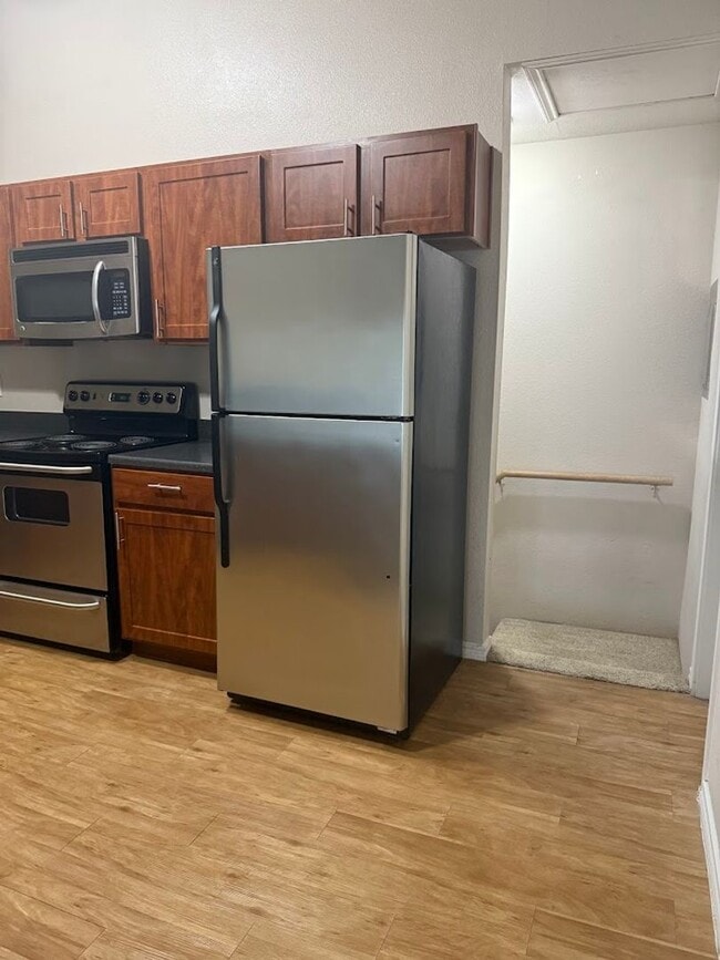 Building Photo - 2 BD with Garage - Dog Park - Resort Pool ...