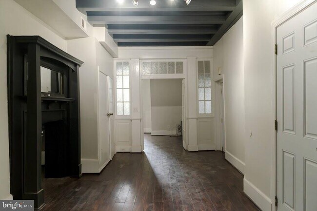 Building Photo - 307 E 25th St