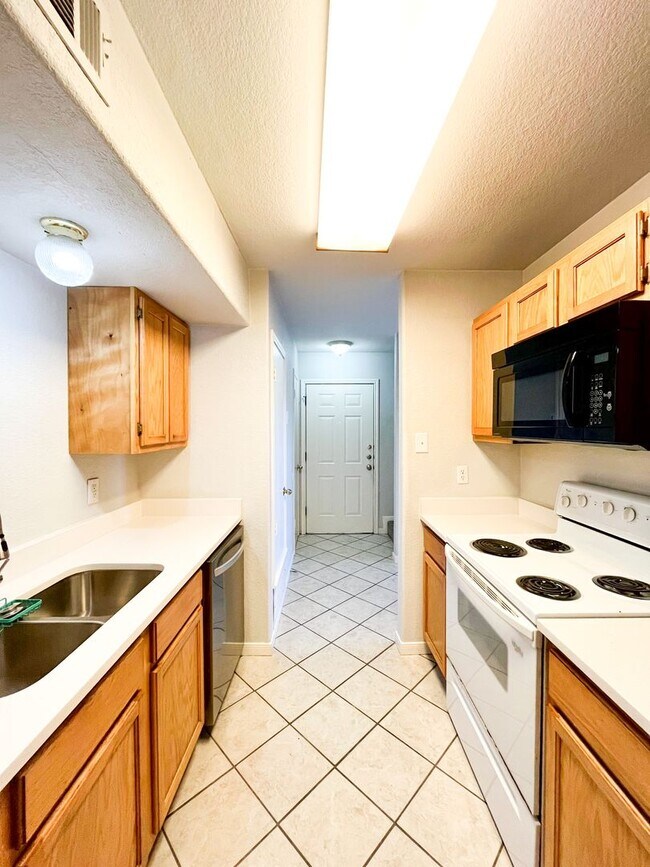 Building Photo - 2302 Wales Cir