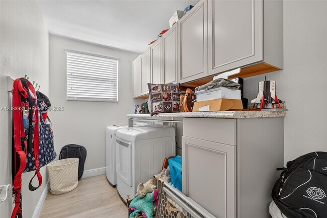 Building Photo - 9970 Rookery Cir