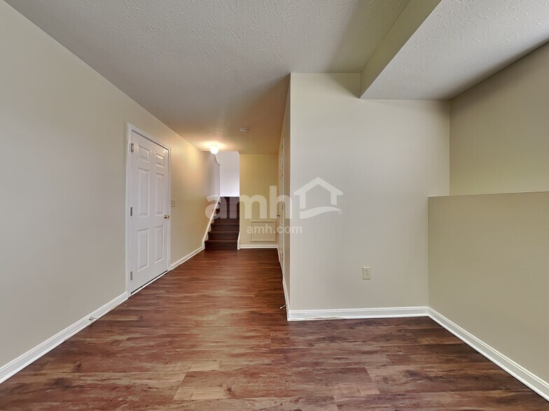 Building Photo - 1234 Nottingham Rd