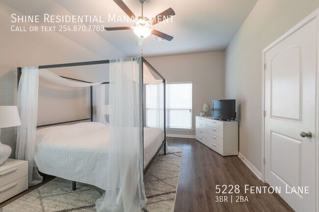 Building Photo - 5228 Fenton Ln