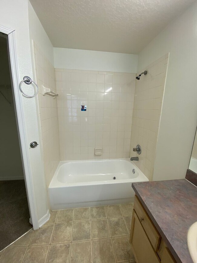 Building Photo - 4 Bedroom Pool Home in Davenport, FL