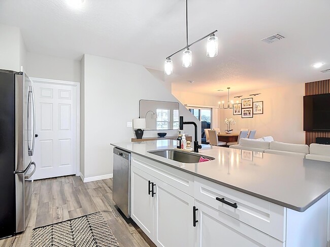 Building Photo - 1504 Hummingbird Rd