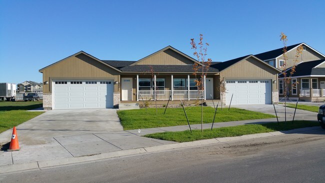 Building Photo - Beacon Ranch at Pheasant Crossing