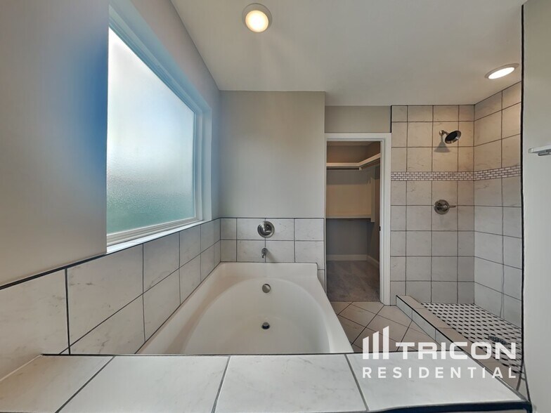 Building Photo - 1020 Berra Dr