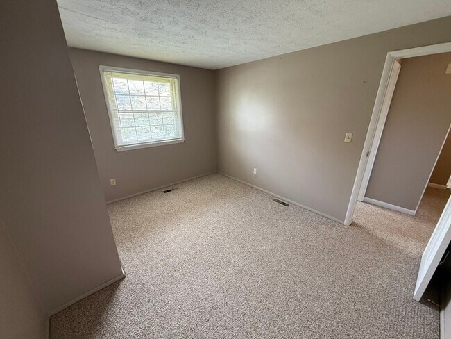 Building Photo - Stunning 3 beds 1.5 baths in Mineral Ridge