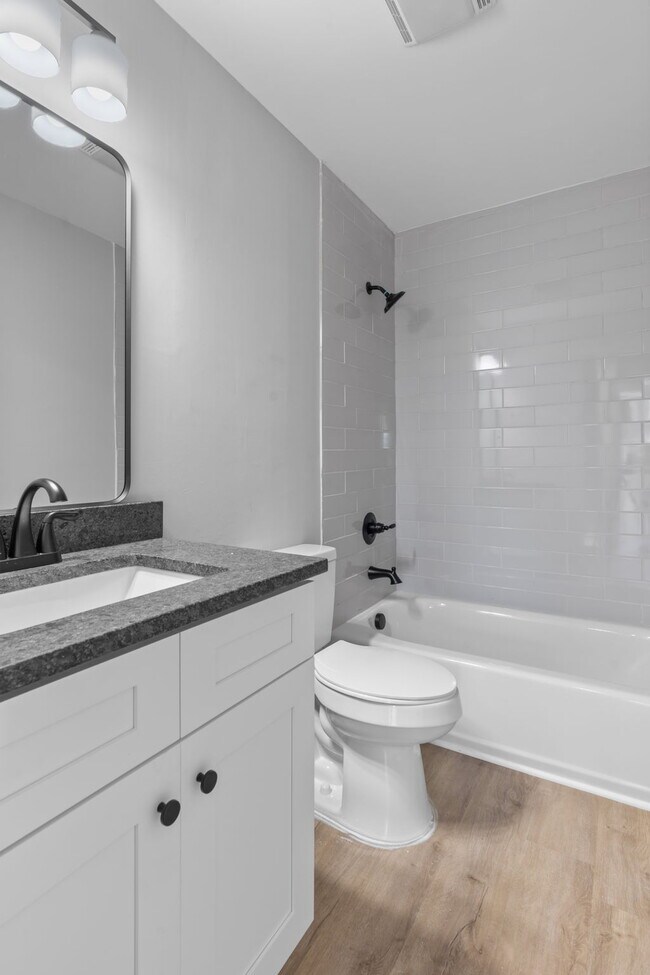 Building Photo - 400 Gallery Ln