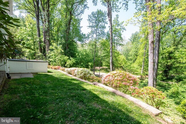 Building Photo - 1554 Forest Villa Ln