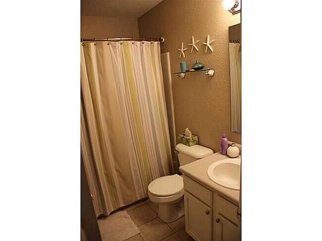 Building Photo - 14422 Forsythia Ln