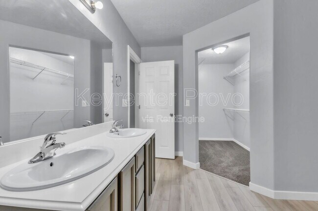 Building Photo - 2004 Churchill Dr