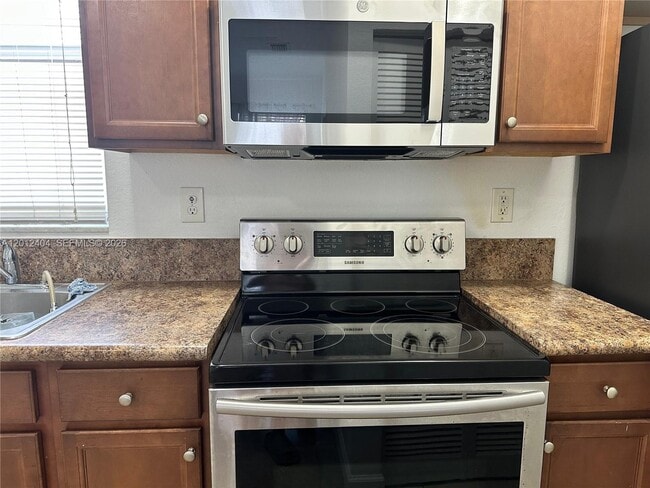 Building Photo - 9203 SW 170th Ct
