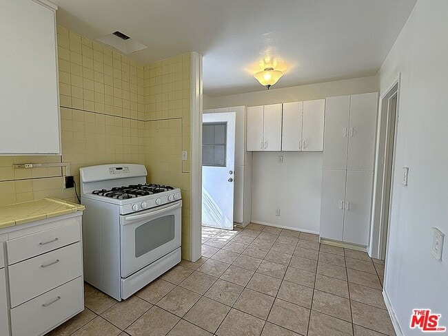 Building Photo - 5468 W 120th St