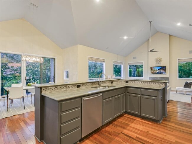 Building Photo - 417 Beardsley Ln