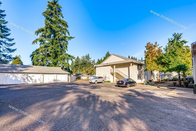 Building Photo - $500 OFF 2ND MONTH RENT** Spacious Pet-Friendly Top-Floor Unit w/ Parking Included!